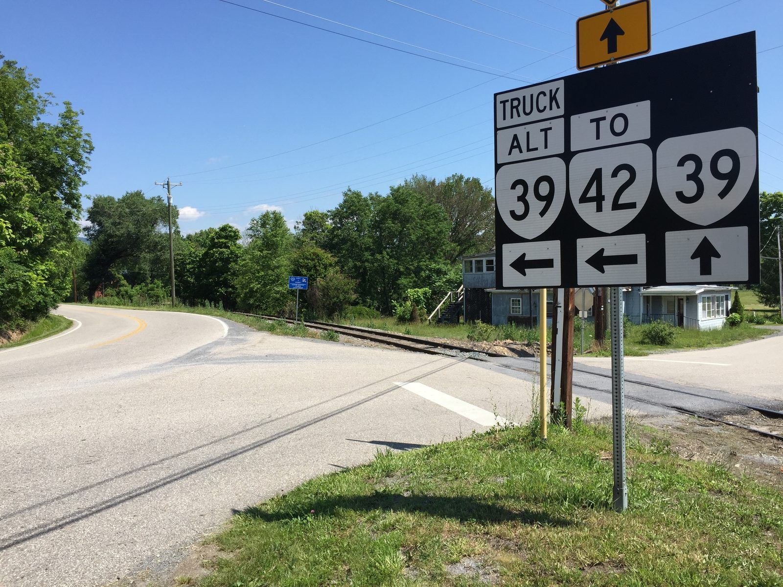 2017-06-11 11 13 46 View west along Virginia State Route 39 Alternate at Virginia State Route 39 (Maury River Road) in Goshen, Rockbridge County, Virginia